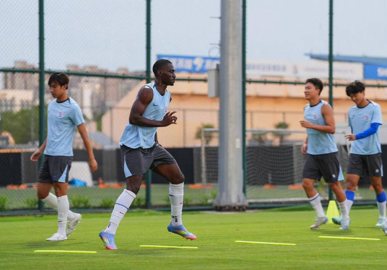 海港3-0大胜！中超半程大变天，国安35分夺冠，18岁新星射手榜第3的简单介绍